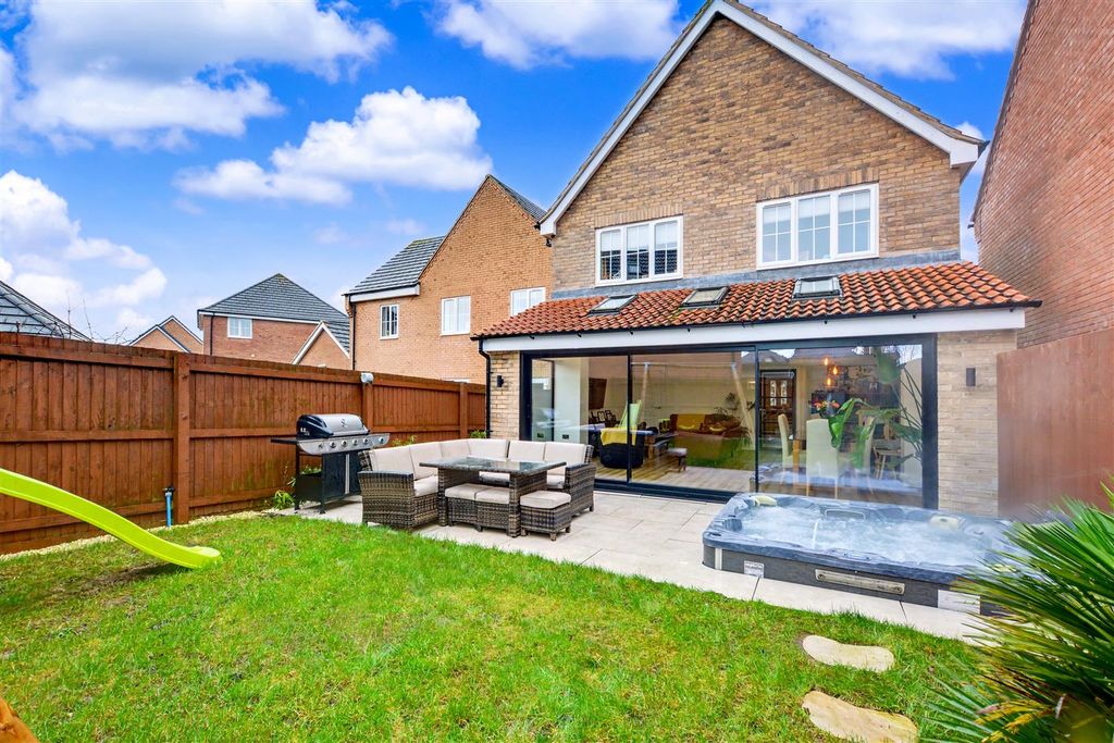 Property photo 2 of 27 Garden_3.Jpeg