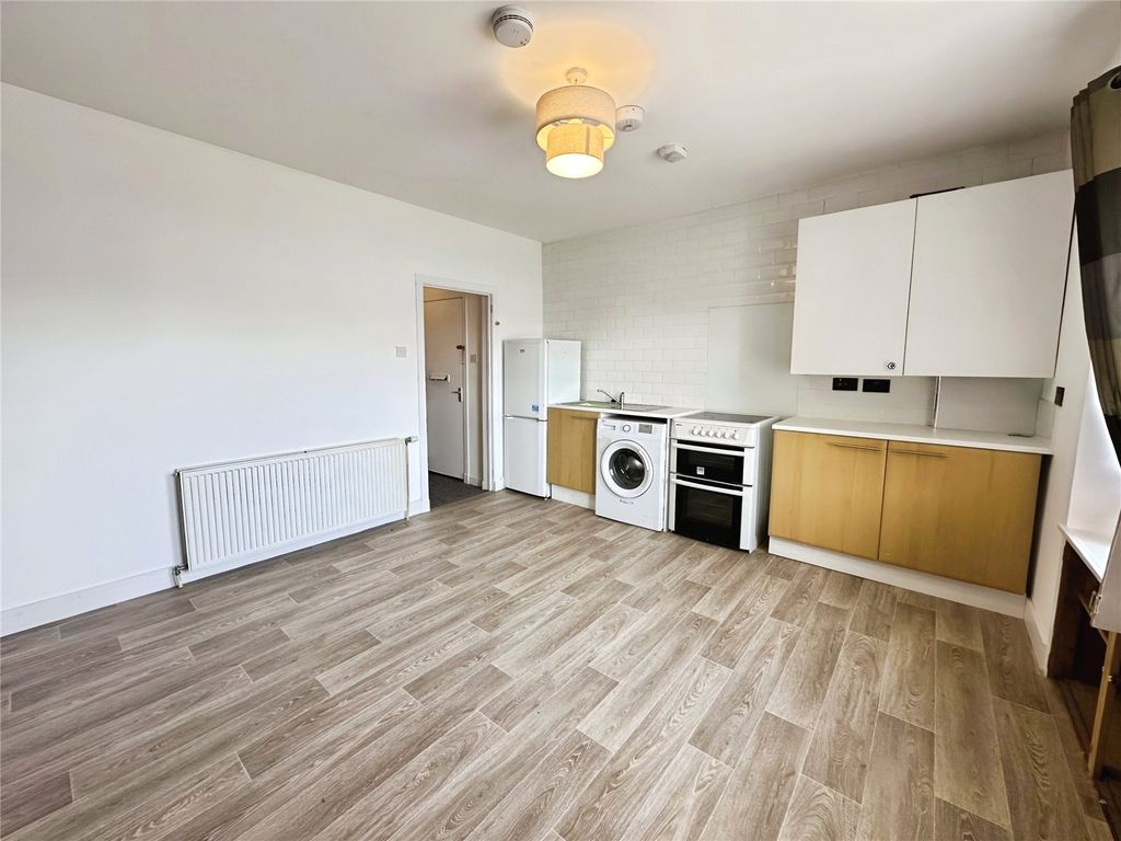 Property photo 3 of 8 Picture No. 24