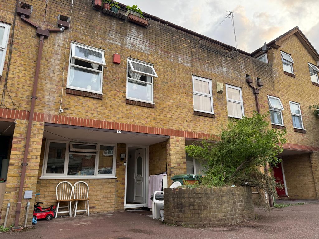 Property photo 2 of 18 Front 2