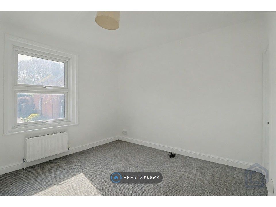 Property photo 3 of 9 Bedroom2