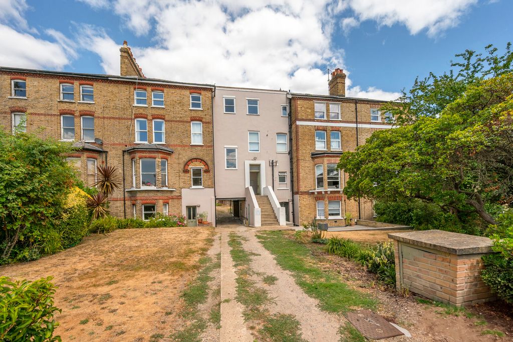 Property photo 1 of 3