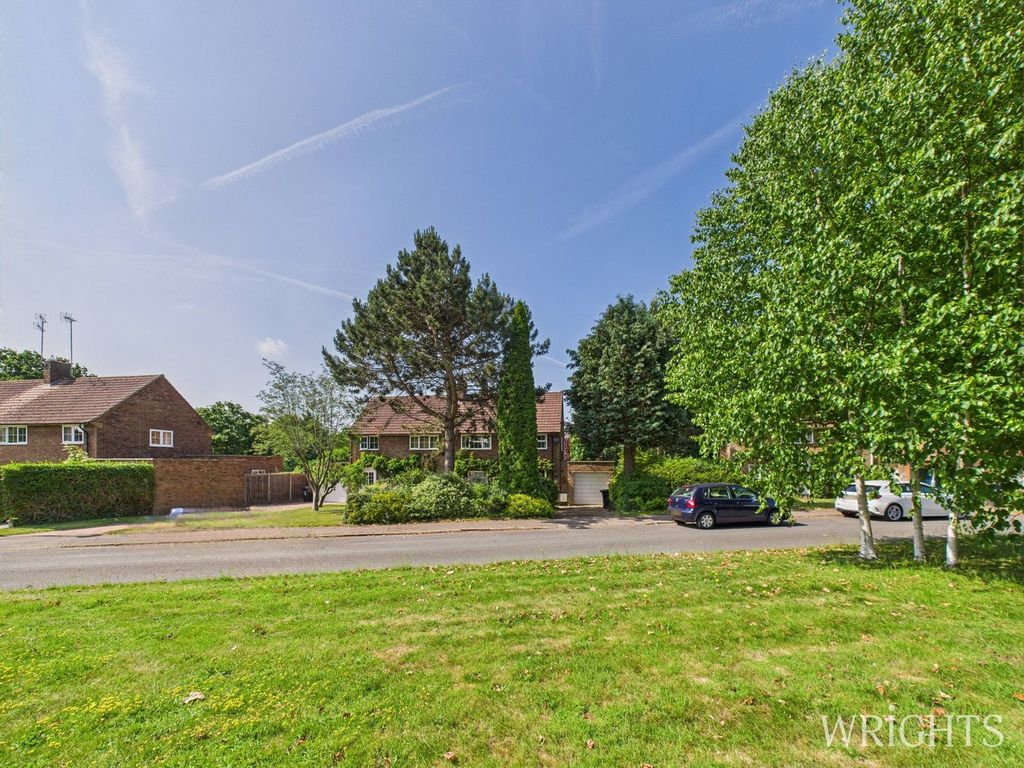 Property photo 2 of 32