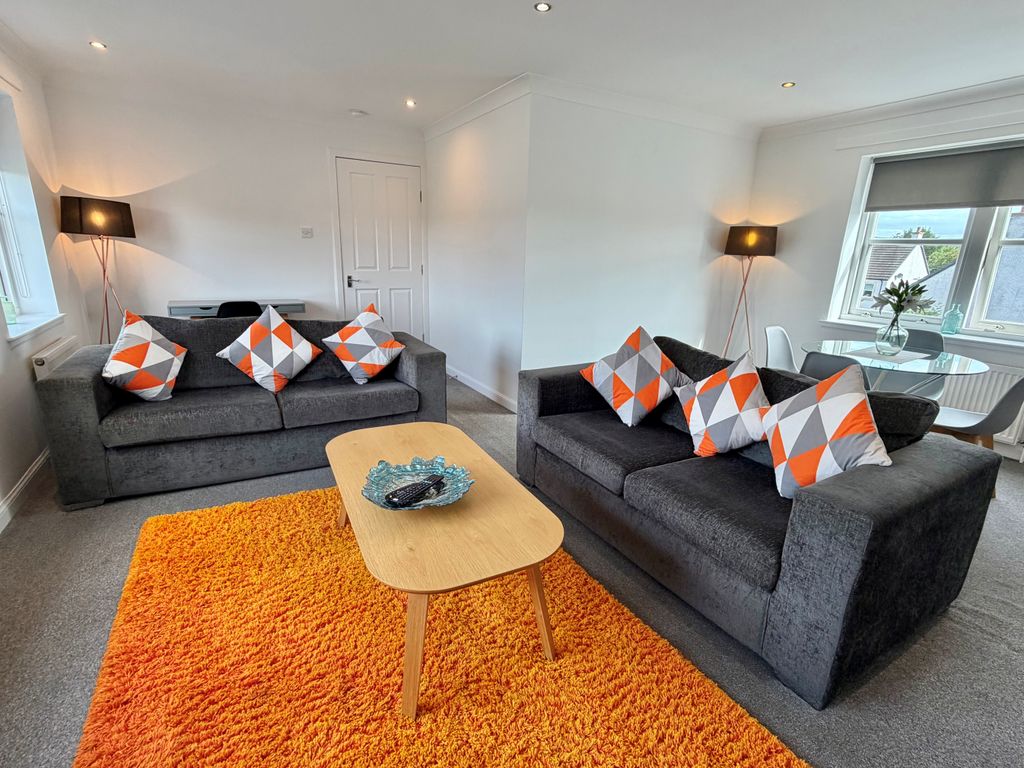 Property photo 2 of 11 Lounge