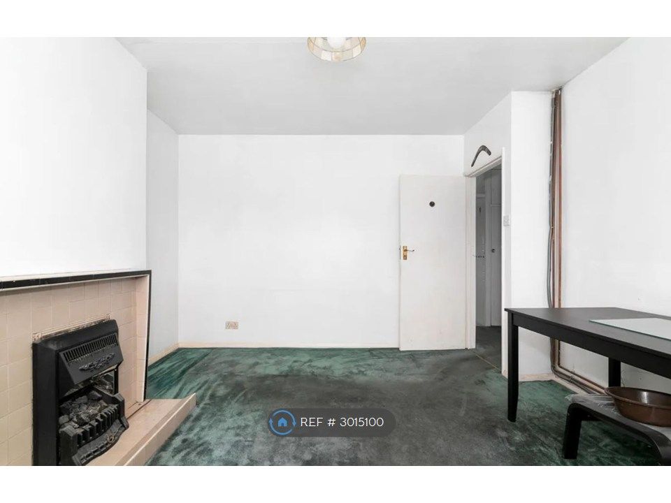 Property photo 3 of 12 Living Room