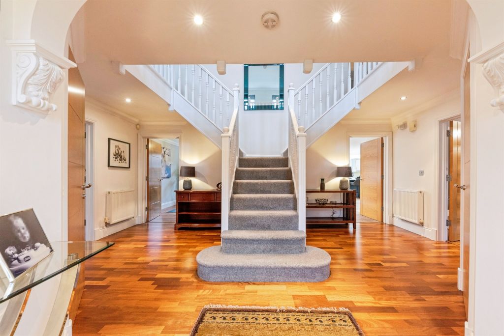 Property photo 2 of 24