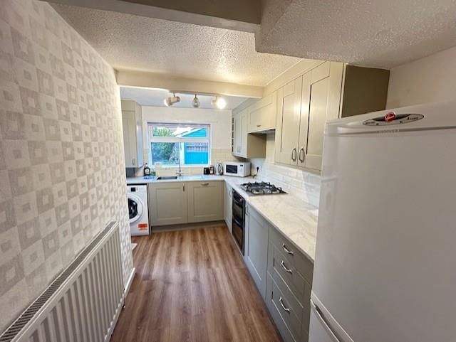 Property photo 3 of 12 Thumbnail_Img_3762.Jpg