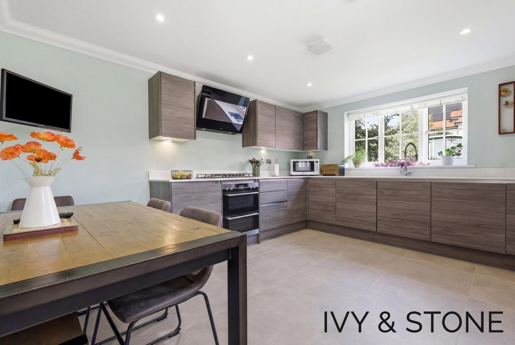 Property photo 2 of 25 4837722