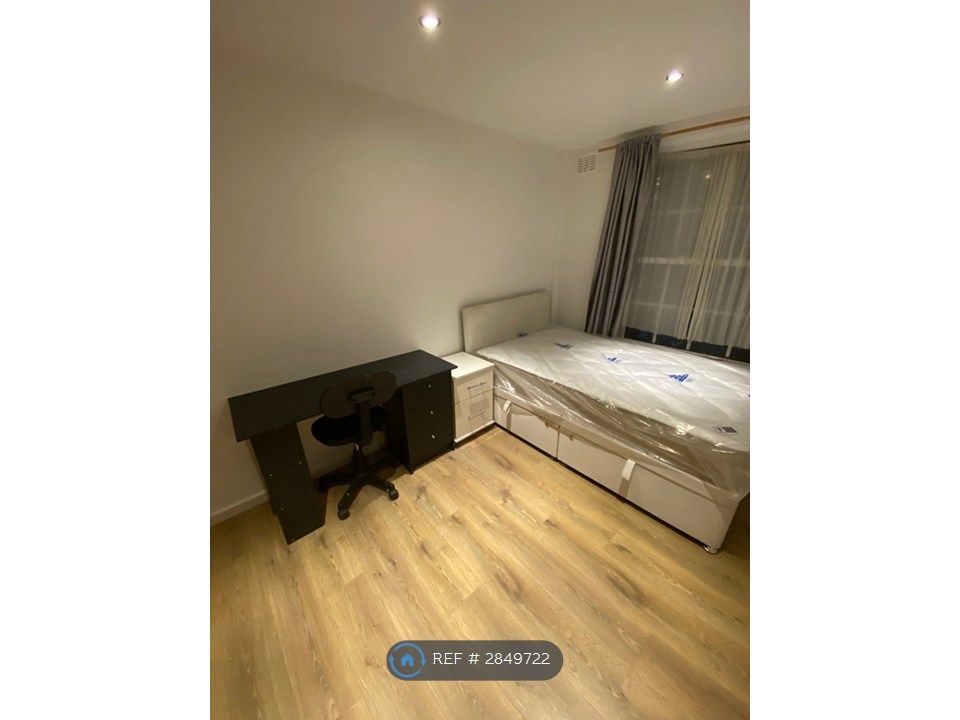 Property photo 3 of 13 Room 3