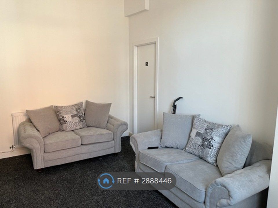 Property photo 3 of 17 Living