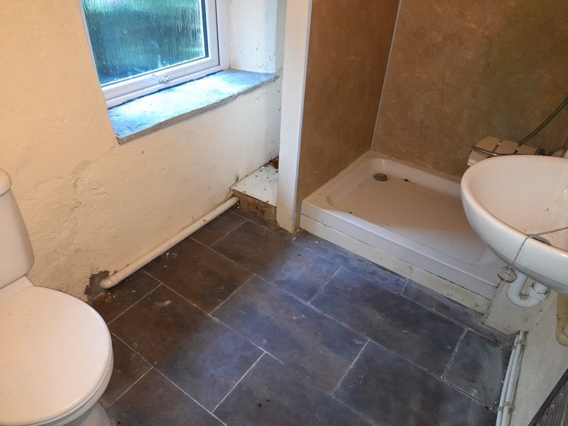 Property photo 2 of 10 Bathroom