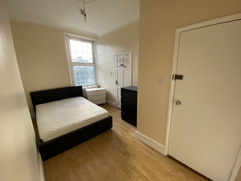 Property photo 1 of 4 Room