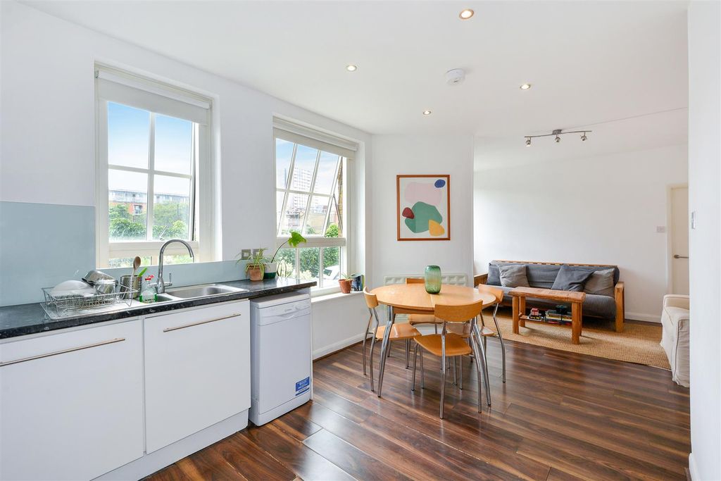 Property photo 3 of 11 Reception/Kitchen