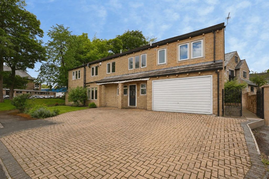 Property photo 1 of 31