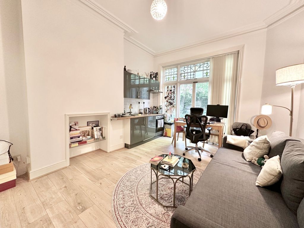 Property photo 2 of 11 Gallery