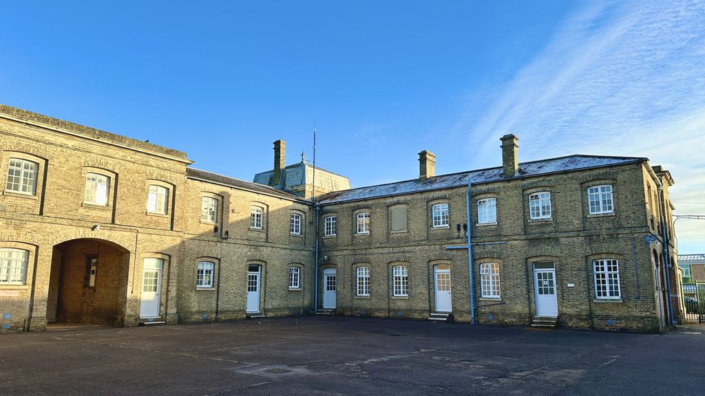 Property photo 2 of 17