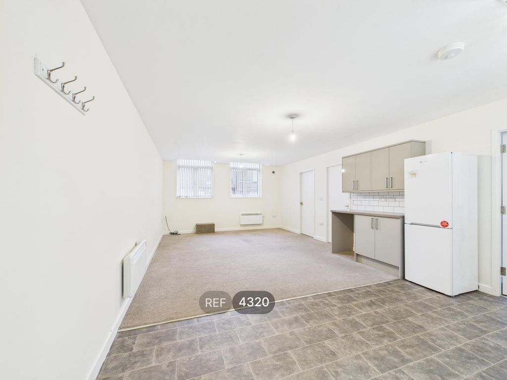 Property photo 3 of 14 Kitchen / Living Area