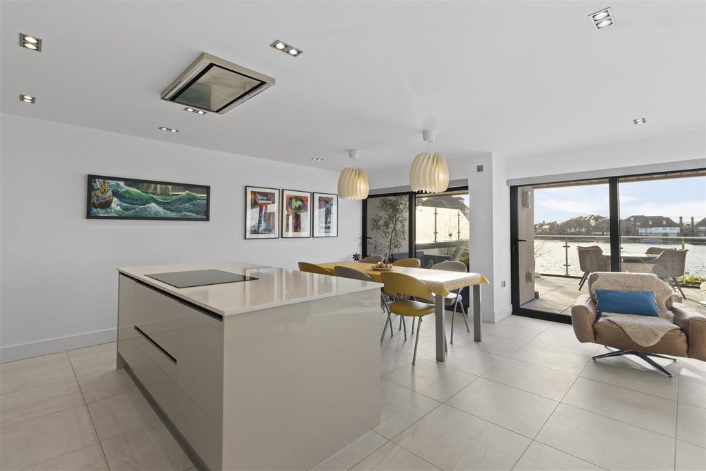 Property photo 3 of 18 20.Jpg