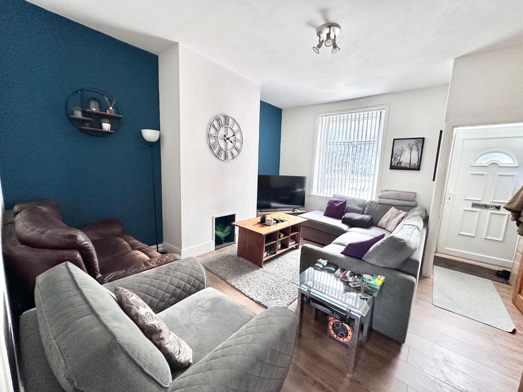 Property photo 2 of 11 Lounge