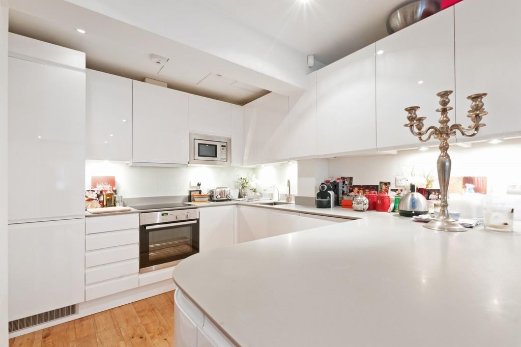 Property photo 3 of 9 Kitchen