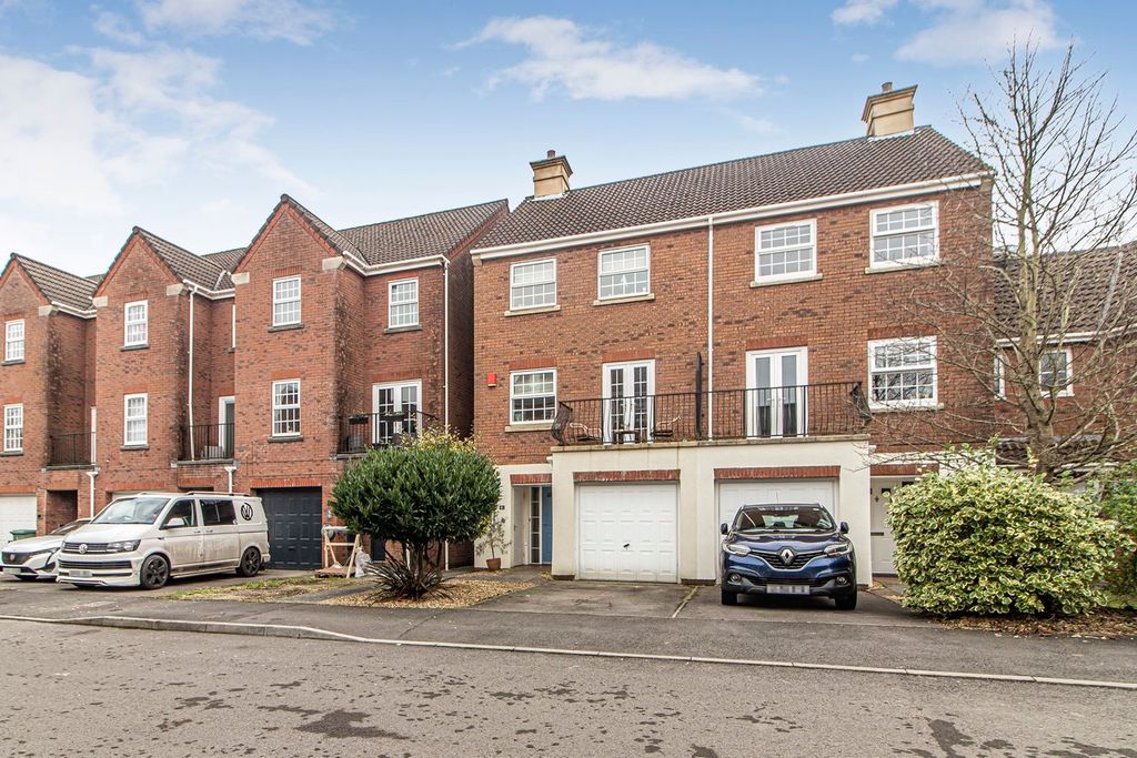 Property photo 1 of 33