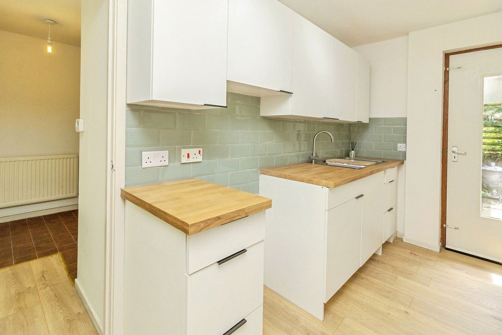 Property photo 3 of 20 Pbox-Img.Jpg