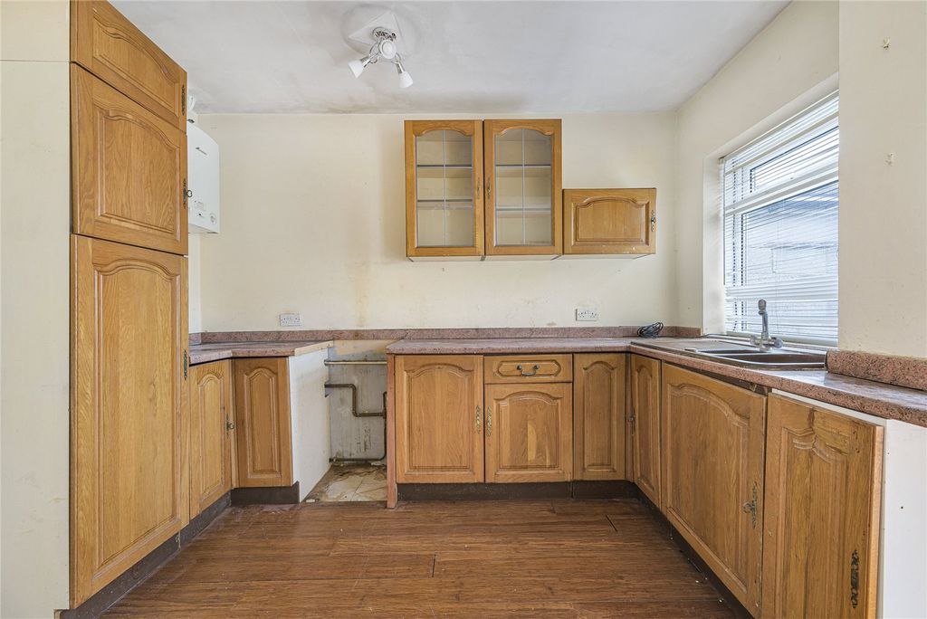 Property photo 3 of 20 Kitchen