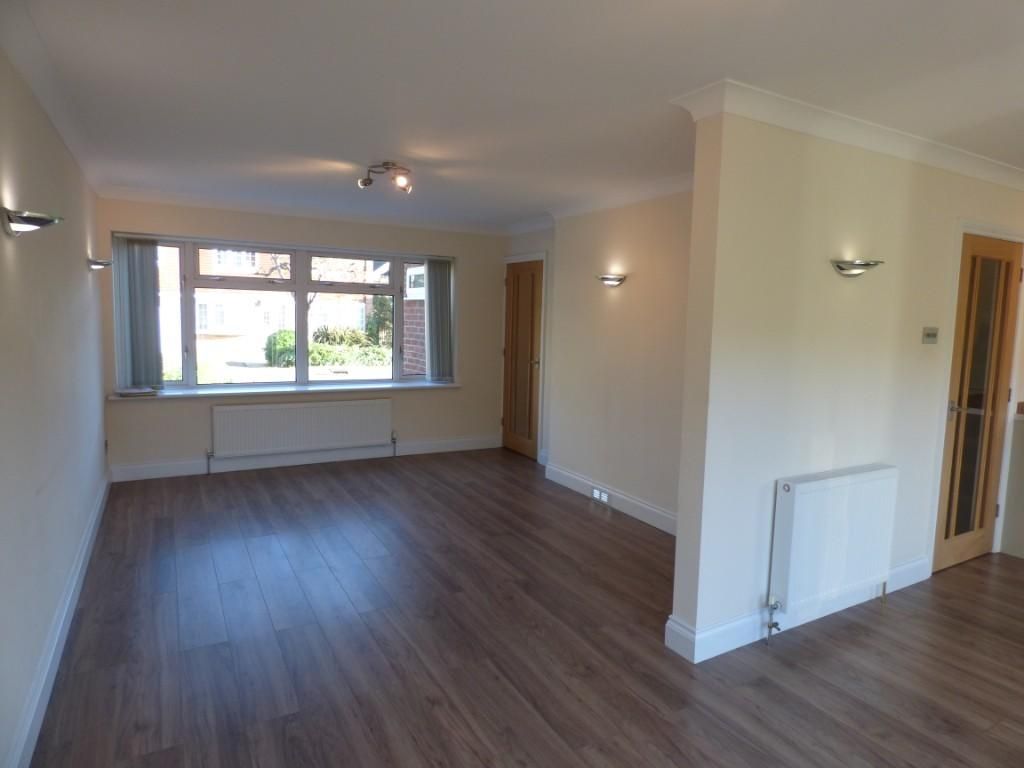 Property photo 2 of 31 Living Room