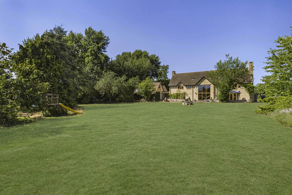 Property photo 2 of 33