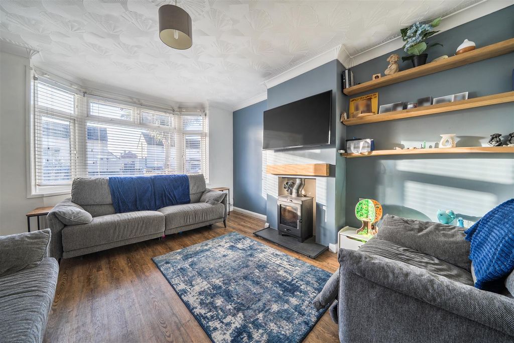 Property photo 3 of 17 Living Room