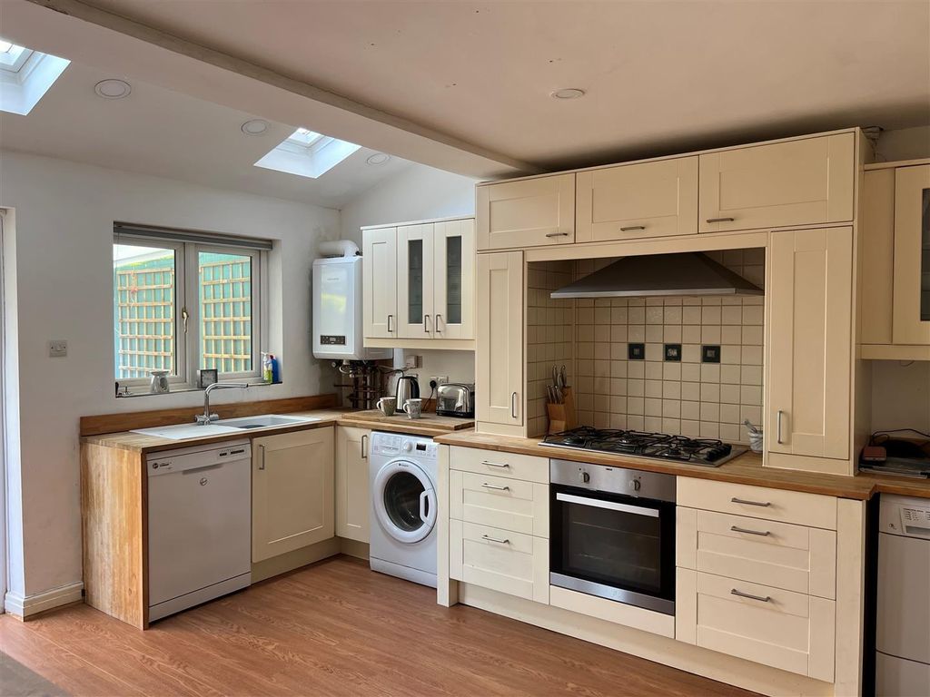 Property photo 2 of 9