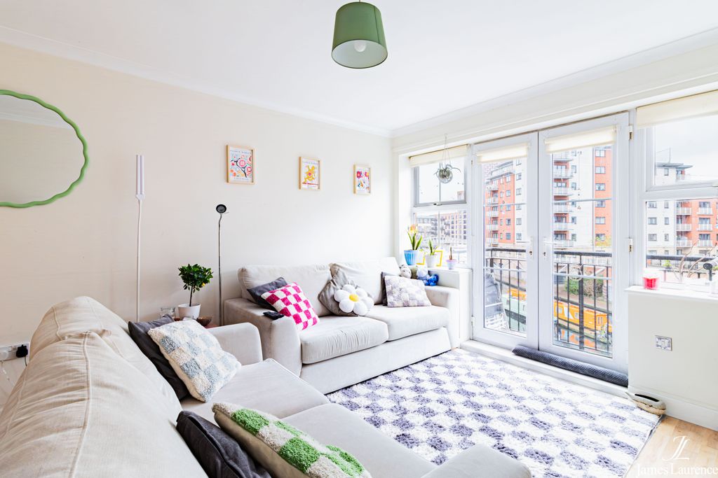 Property photo 2 of 19 8X1A5791-Hdr