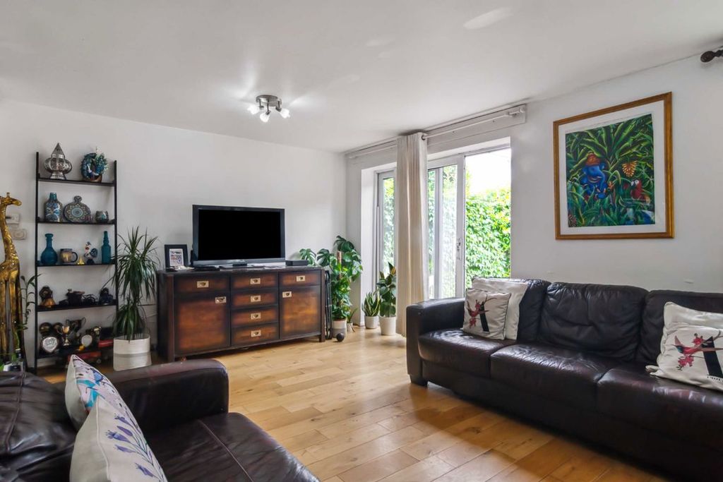 Property photo 2 of 6