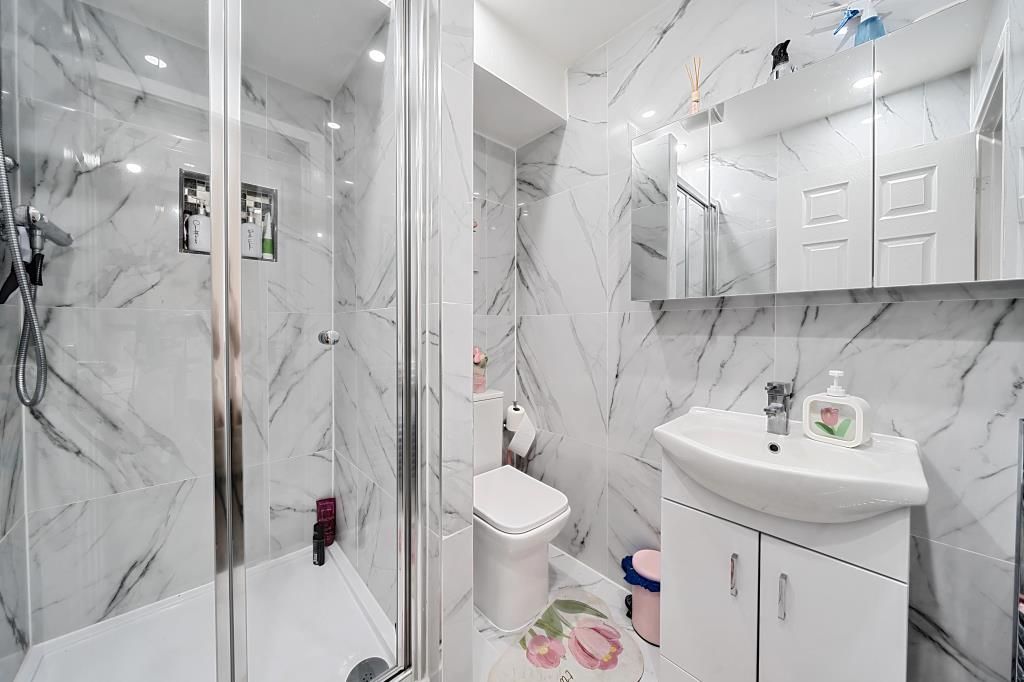 Property photo 3 of 20 Bathroom
