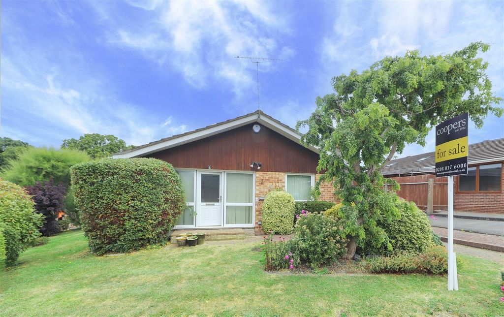 Property photo 1 of 17 Curzon Place
