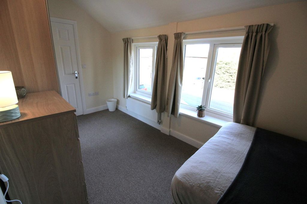 Property photo 2 of 7 Bedroom