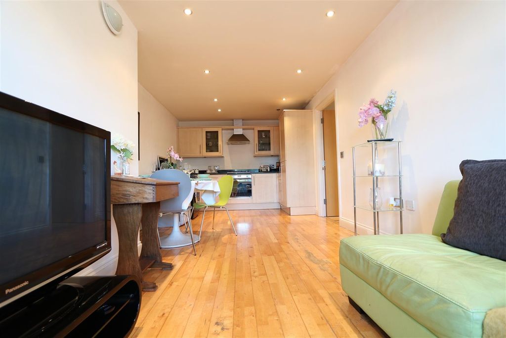 Property photo 3 of 9