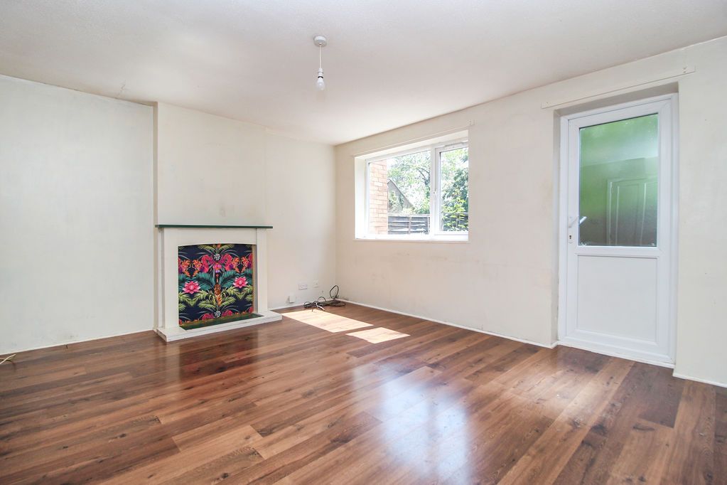 Property photo 2 of 12 Living Room