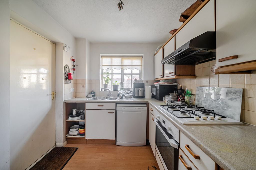 Property photo 2 of 20 1415258-8-69943d7...