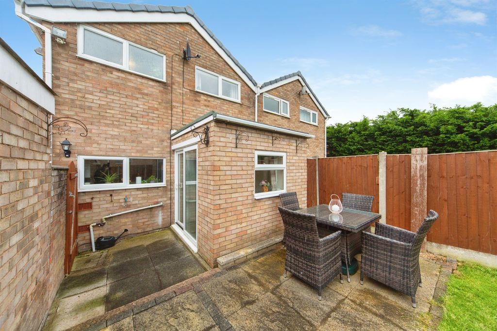 Property photo 2 of 20