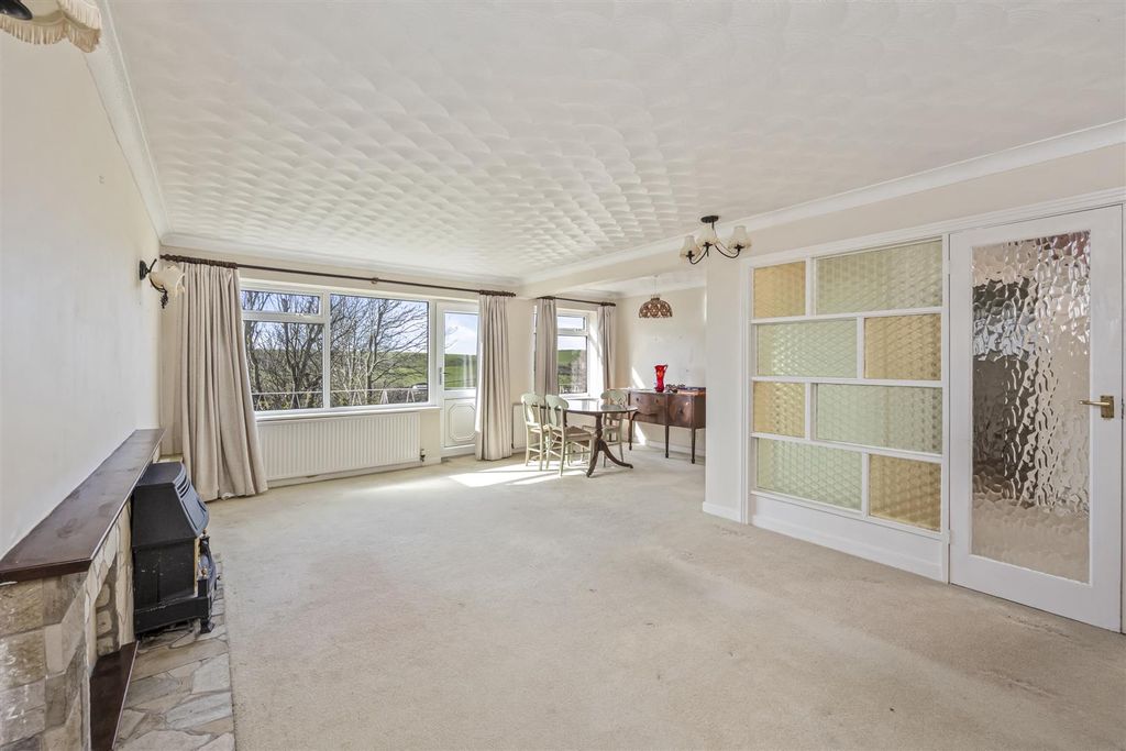 Property photo 3 of 25 Living Room