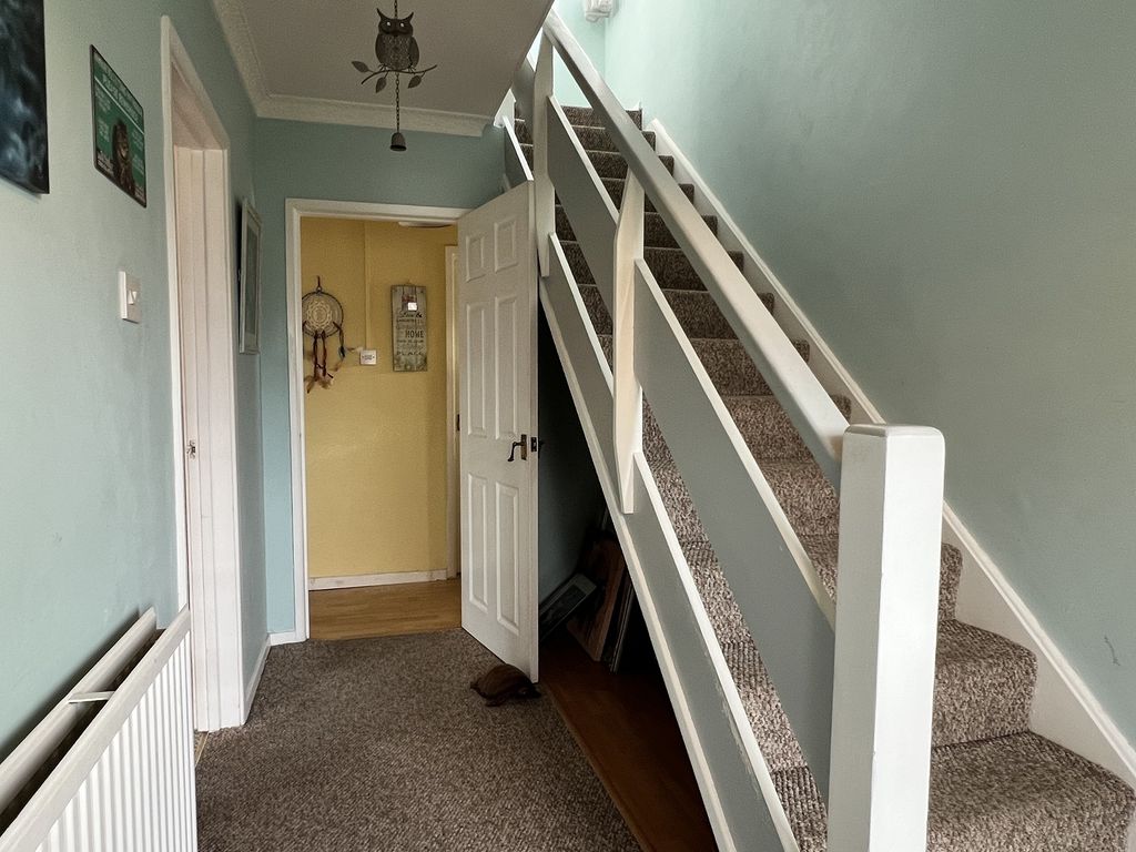 Property photo 2 of 17 Hallway