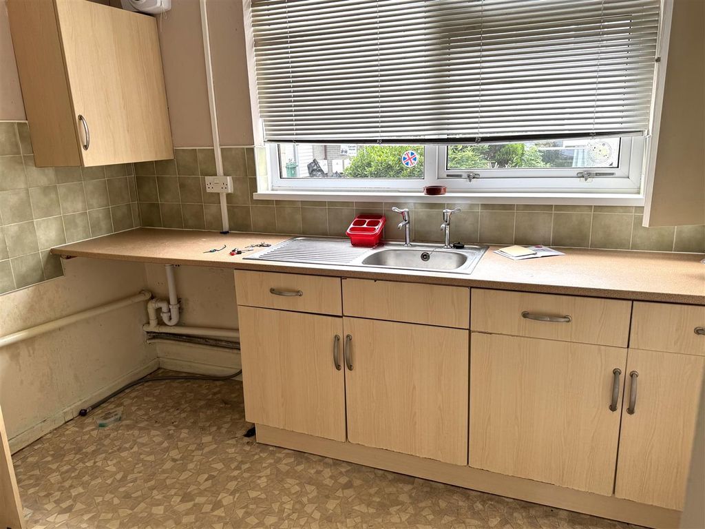 Property photo 3 of 13 Kitchen