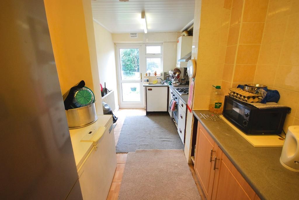 Property photo 3 of 7 Kitchen