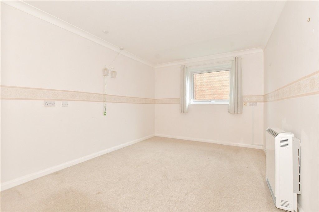 Property photo 2 of 7 Bedroom