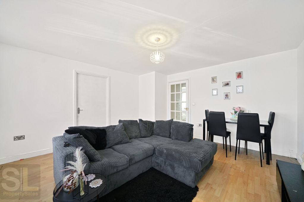 Property photo 3 of 9 174 Greenwood Avenue - Q4m75Upypic74K6Uedxi