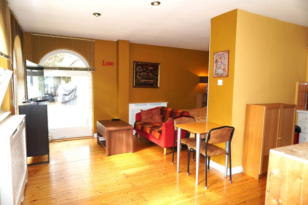 Property photo 2 of 7