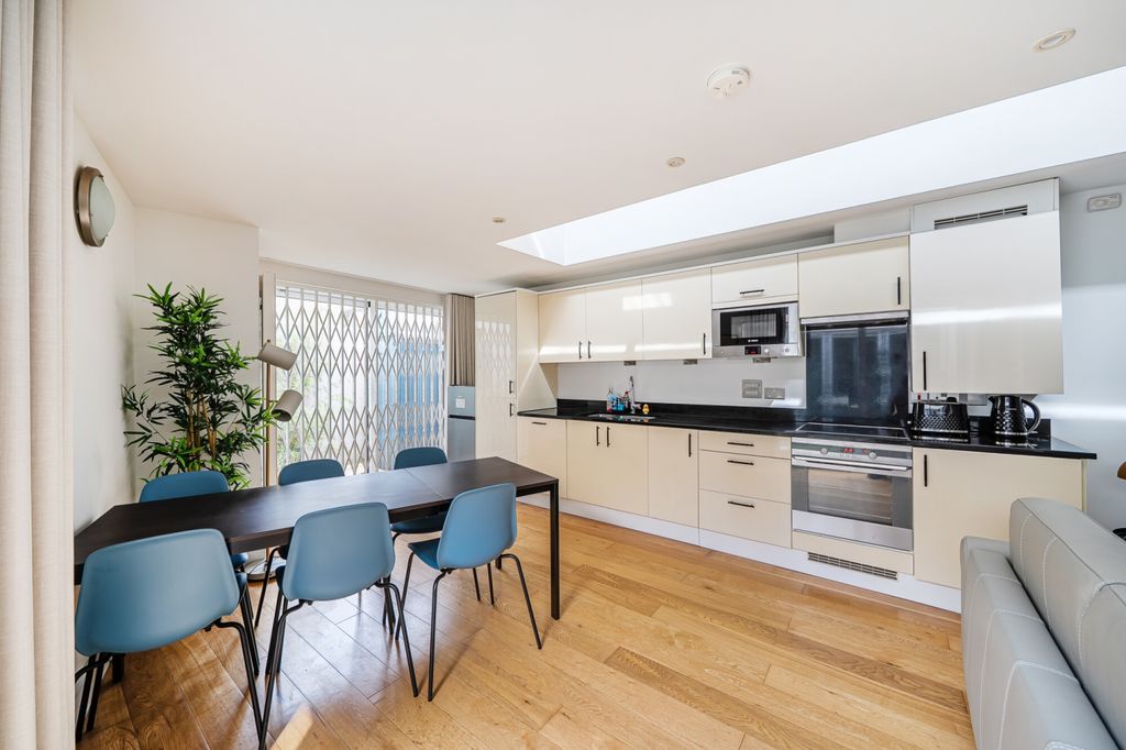 Property photo 2 of 21 Kitchen