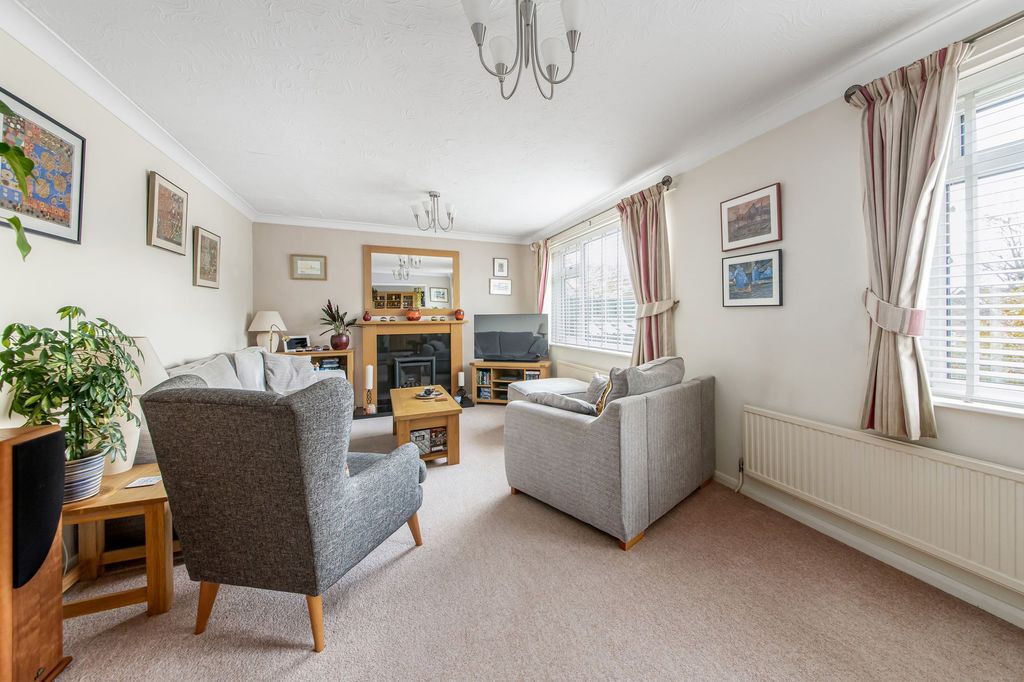 Property photo 2 of 27