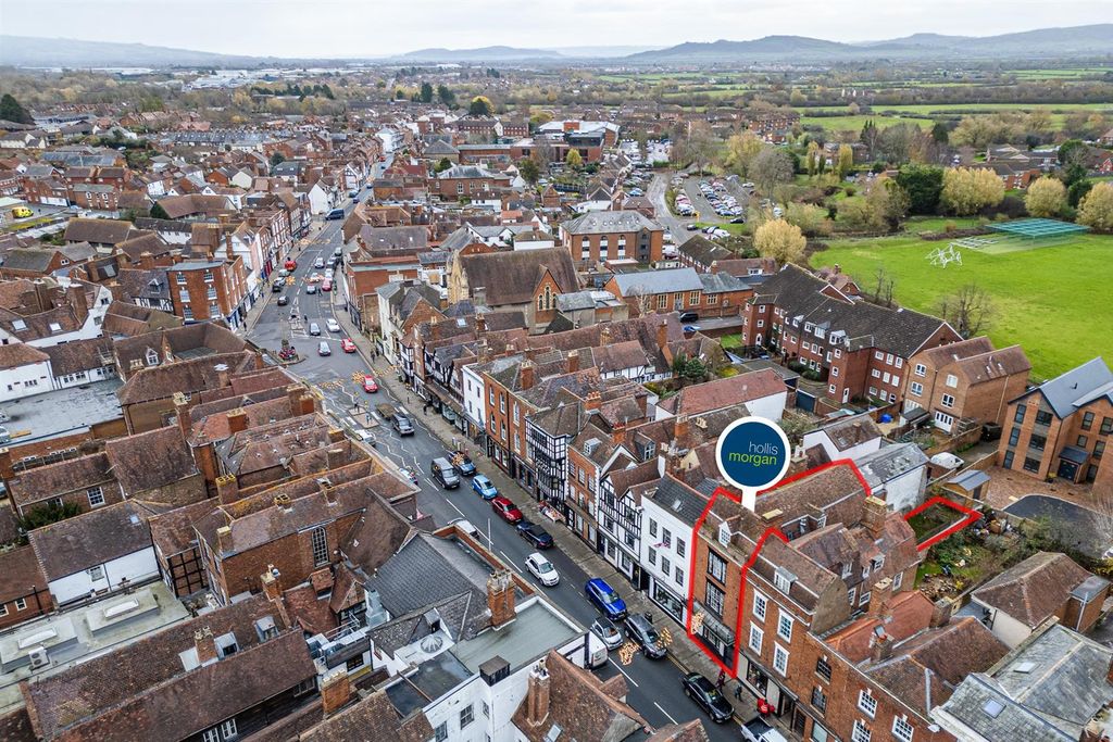 Property photo 3 of 31 Flats A, B, C 18 Church Street, Tewkesbury, Gl20 5