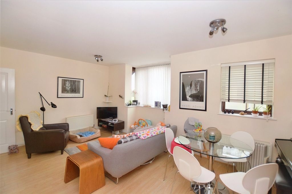 Property photo 2 of 7 Lounge/Diner Area